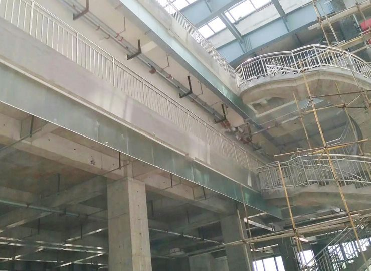 擋煙垂壁是用什么材料制成的？